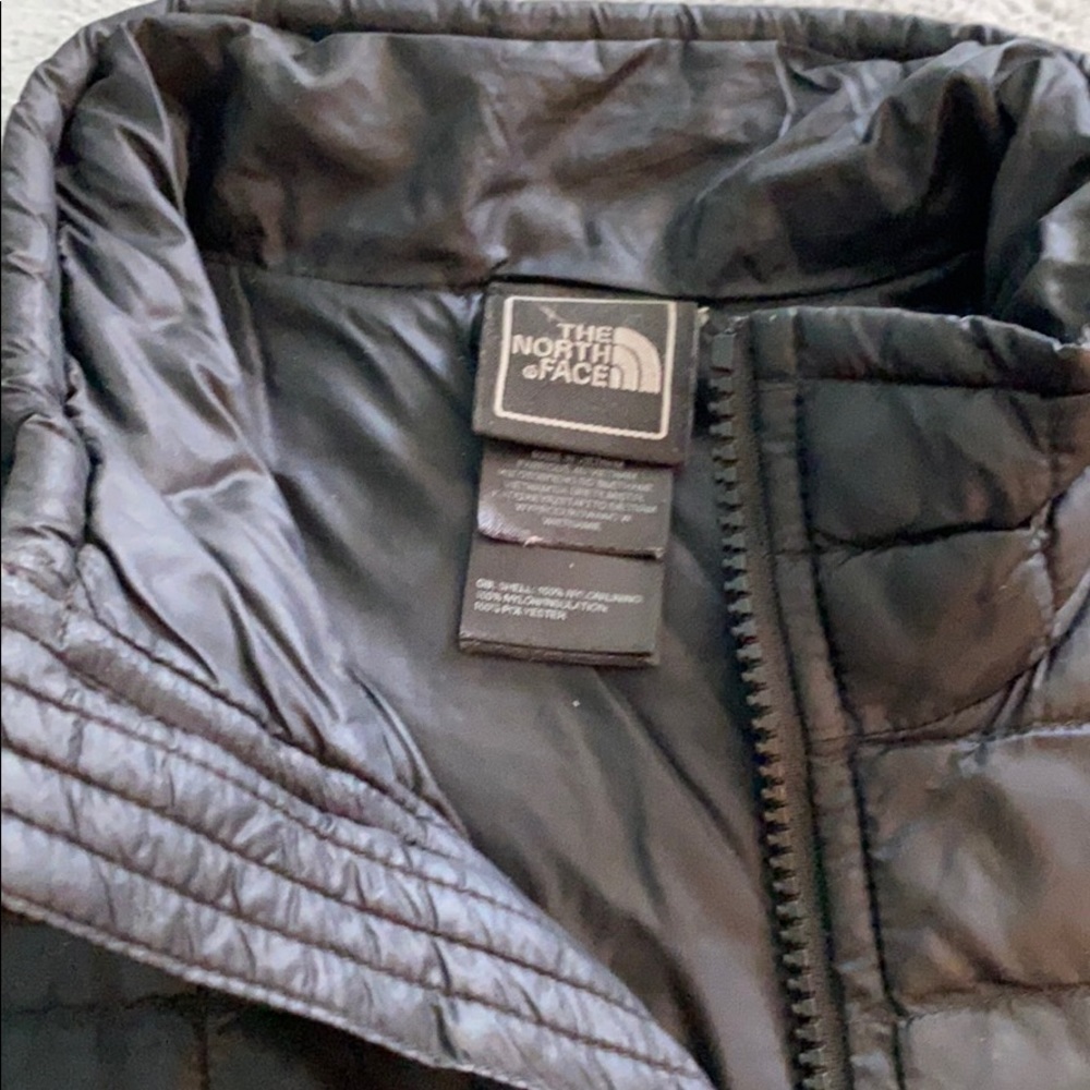The North Face Kids Black Quilted Puffer Jacket - Picture 4 of 4